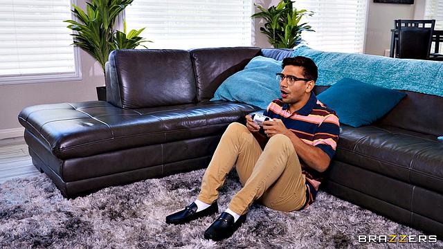 Nerd Gamer Wins Pussy