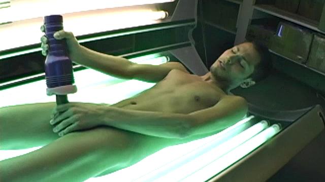 Combining a cute twink, tanning bed and a Fleshjack for a unique solo. This was Andy's first experience with a Fleshjack and he loved it, evidenced by the massive cum shot this 19-year-old produced at the end.