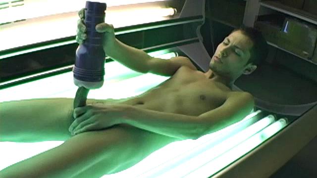 Combining a cute twink, tanning bed and a Fleshjack for a unique solo. This was Andy's first experience with a Fleshjack and he loved it, evidenced by the massive cum shot this 19-year-old produced at the end.