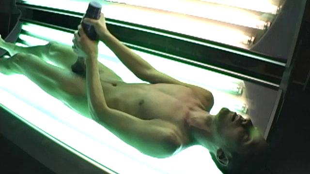 Combining a cute twink, tanning bed and a Fleshjack for a unique solo. This was Andy's first experience with a Fleshjack and he loved it, evidenced by the massive cum shot this 19-year-old produced at the end.