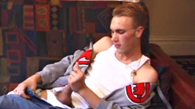 Tye uses a sex toy to stroke his cock
