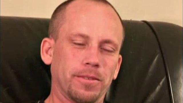 Алан дрочит до предела, страсть накаляется