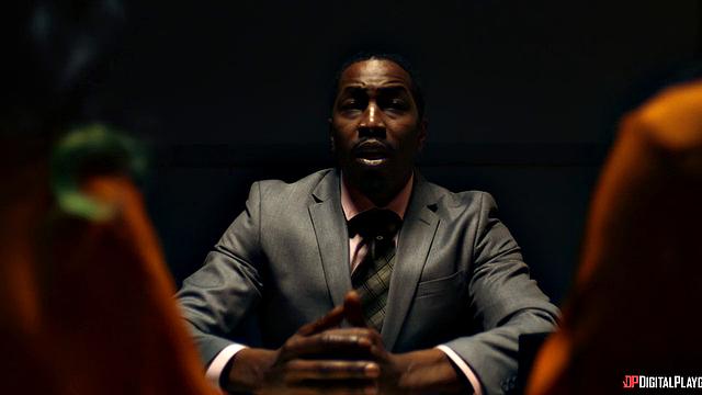 Две развратные брюнетки разводят копа на горячий тройничок прямо в камере