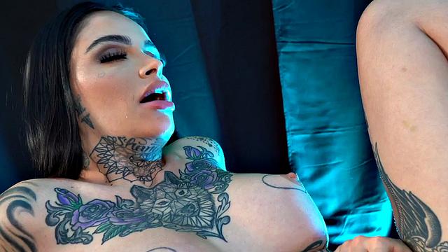 Stunning pussyeaten by her GF