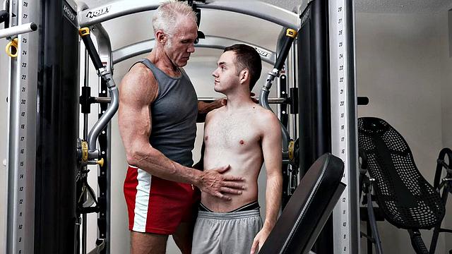 Skinny twink barebacked by gym DILF with muscles