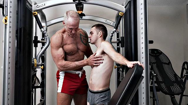Skinny twink barebacked by gym DILF with muscles