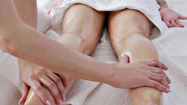 WAM lesbian babe licked in 69 massage by masseuse