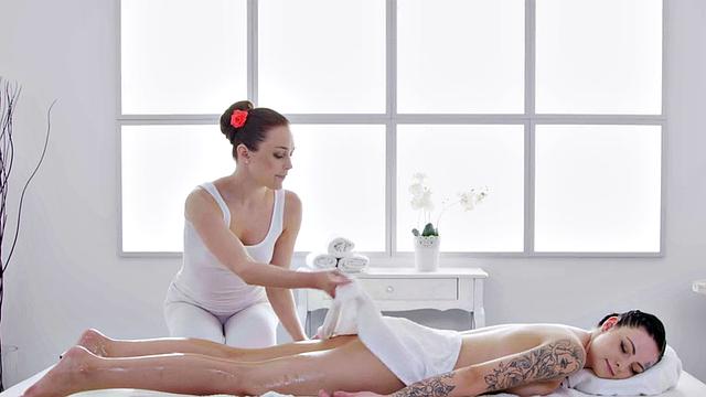 WAM lesbian babe licked in 69 massage by masseuse