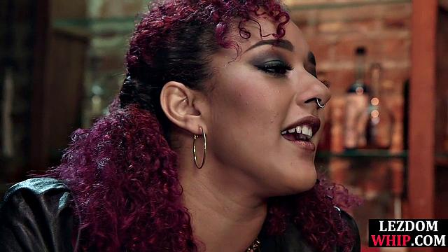 Dominatrix clamping sub slut