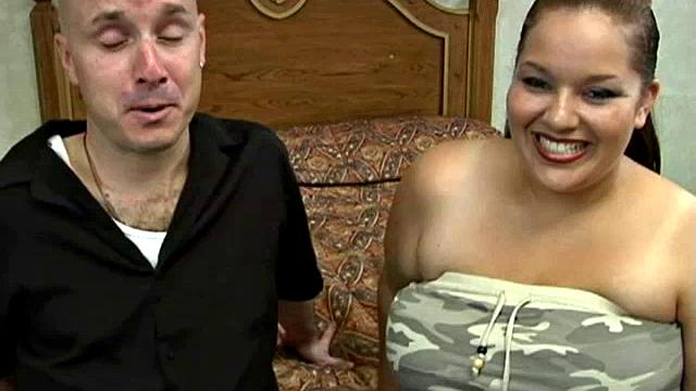 Sexy BBW Elizabeth Showing Her Curves