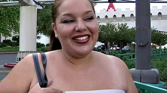 Sexy BBW Elizabeth Showing Her Curves