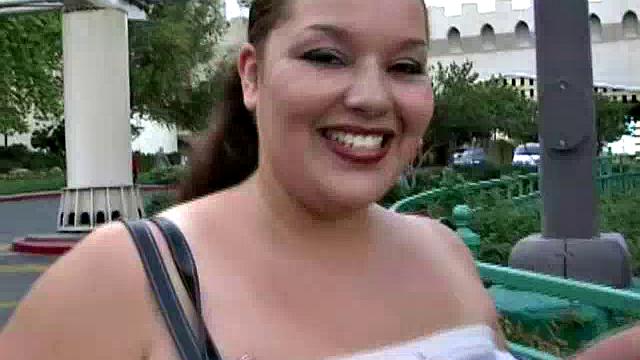 Sexy BBW Elizabeth Showing Her Curves