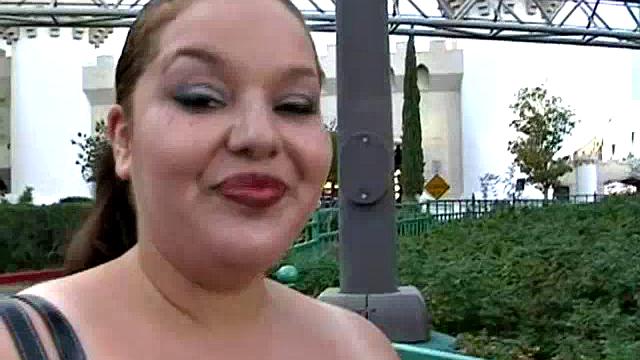 Sexy BBW Elizabeth Showing Her Curves