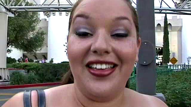 Sexy BBW Elizabeth Showing Her Curves