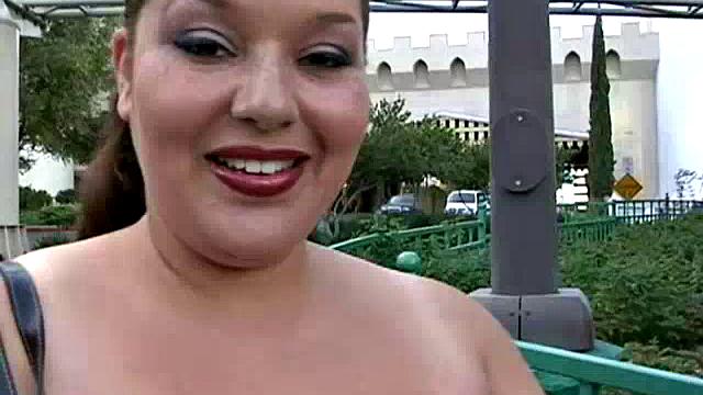 Sexy BBW Elizabeth Showing Her Curves
