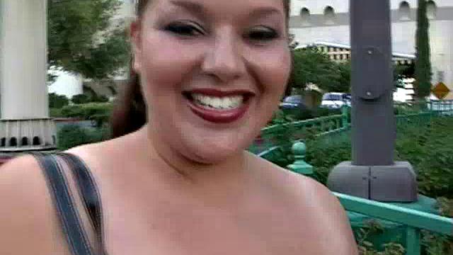 Sexy BBW Elizabeth Showing Her Curves