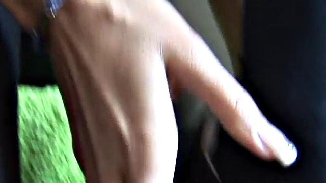 сексуальная девушка трахается на улице с большим членом в pov