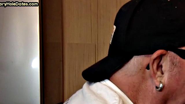 Homemade gloryhole gaydaddy sucks cock in closeup