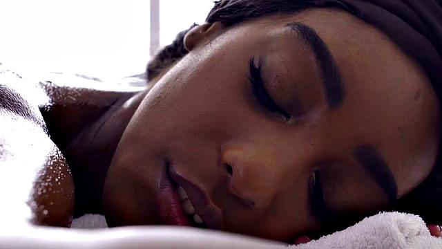 Massaging lez seduces ebony slut b4 eating her pussy out