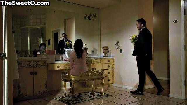 Sexy big-titted babe enjoys cockriding