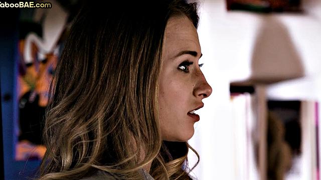 Facial loving babe gets 3way smashed after deepthroat