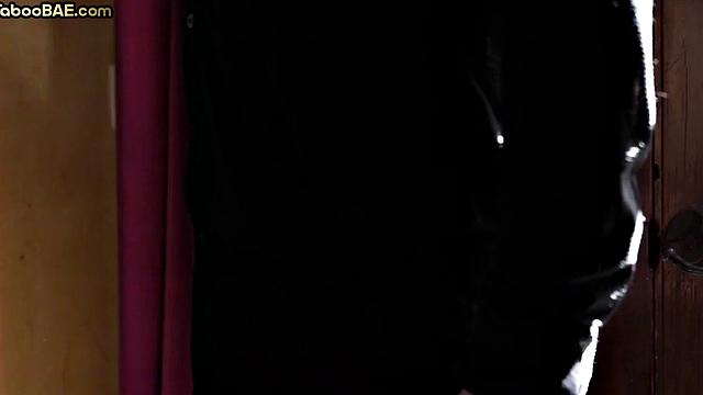 Facial loving babe gets 3way smashed after deepthroat