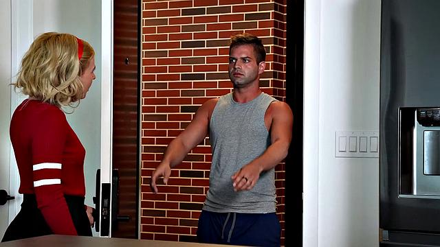 косплей-ведьма колдует сперму и загоняет бывшего в постель