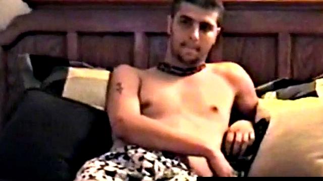 Amateur gets jerked off by older guy