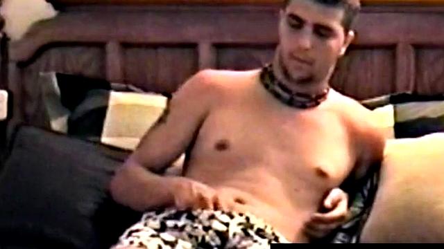 Amateur gets jerked off by older guy