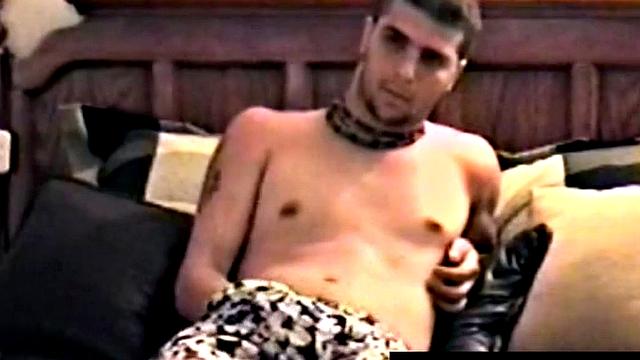 Amateur gets jerked off by older guy