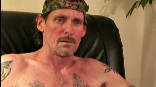 This good old north Georgia country boy came to Atlanta to finish out his parole. A father of 5, he is a 48 year old, 5' 9", 150 pound roofer. Jeff says he's just a good old country boy that loves to bust a nut.