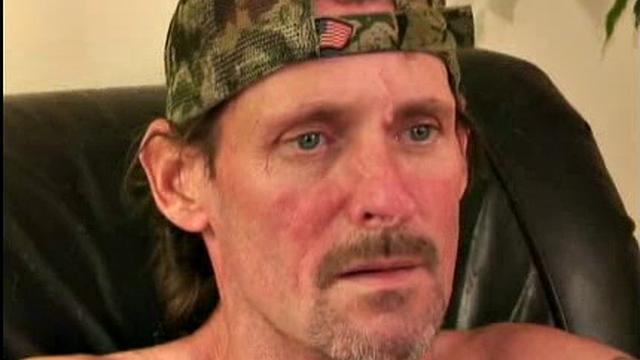 This good old north Georgia country boy came to Atlanta to finish out his parole. A father of 5, he is a 48 year old, 5' 9", 150 pound roofer. Jeff says he's just a good old country boy that loves to bust a nut.