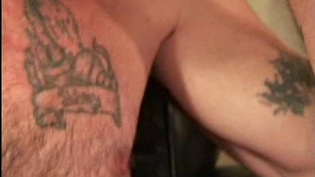 This good old north Georgia country boy came to Atlanta to finish out his parole. A father of 5, he is a 48 year old, 5' 9", 150 pound roofer. Jeff says he's just a good old country boy that loves to bust a nut.