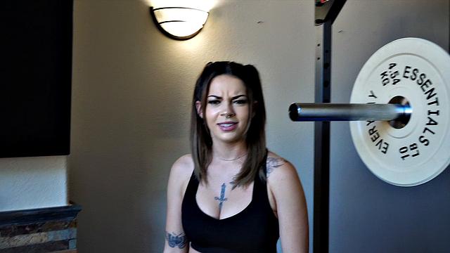 Tattooed Hottie Bella Luna Fucks After Working