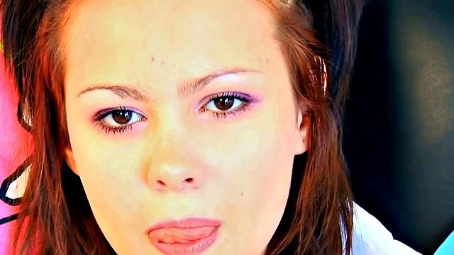 Стройная брюнетка тинейджерка ласкает свою узкую киску пальцами