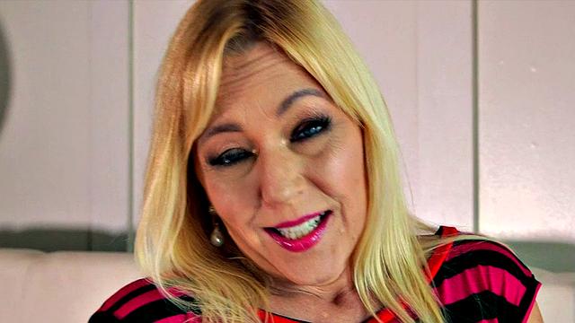 Can Justine Reach Her G-Spot?