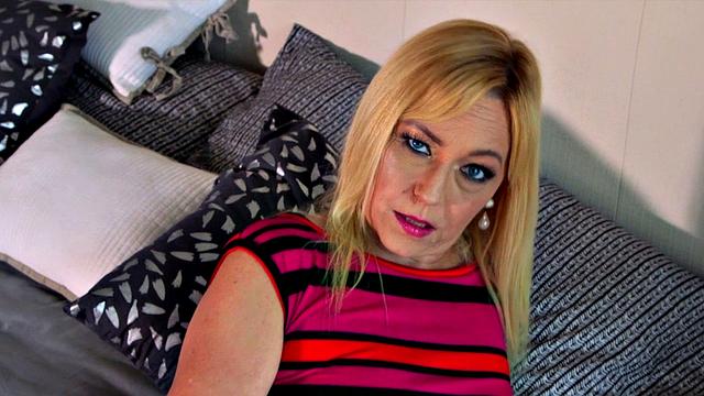 Can Justine Reach Her G-Spot?