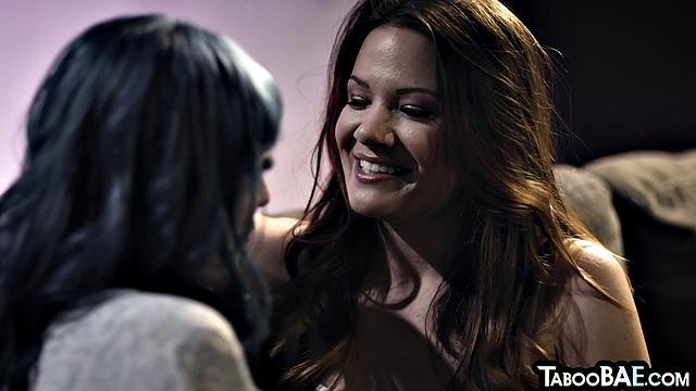 Stunning babes scissoring