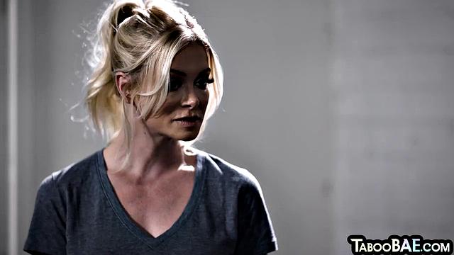 Stunning babes scissoring