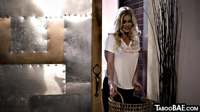 Stunning babes scissoring