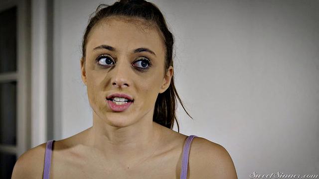 Марилин устраивает жаркую проверку преподу прямо в классе, не даёт ему устоять перед собой.