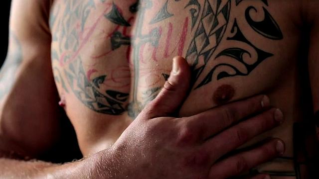 Ripped tattoo stud wanks his rod until spraying jizz