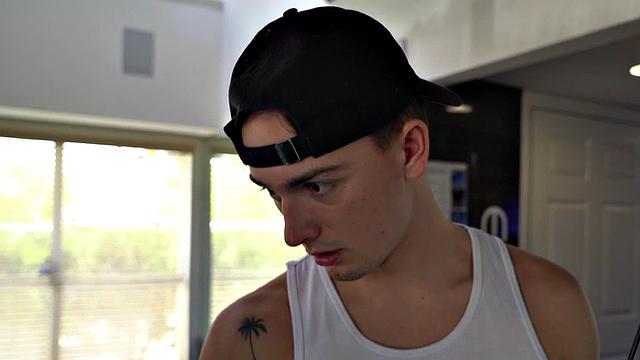 Muscles twink deepthroats buff after gym training