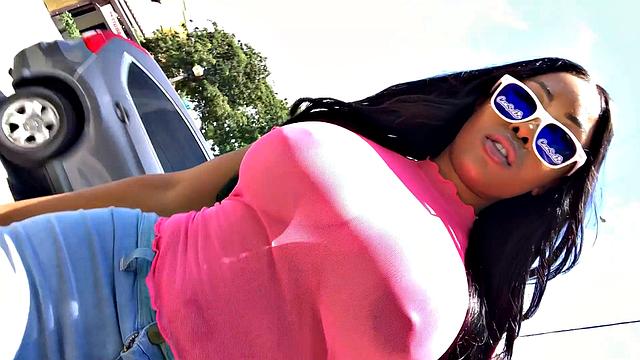 Camsoda - Thick solo slut toying her hot pussy