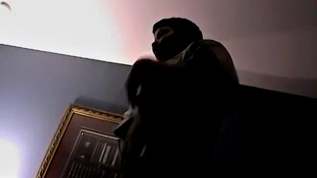 Бену-натуралу помогают с большим членом - Бен