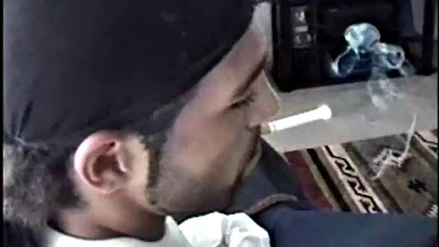 энрике дрочит член и мощно кончает