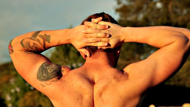 Tattooed stud masturbating in the gym