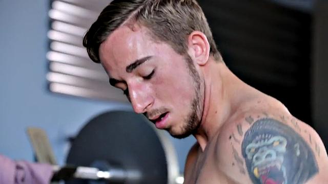 Tattooed stud masturbating in the gym