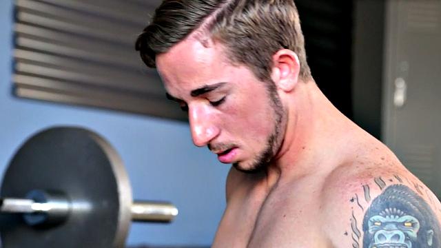 Tattooed stud masturbating in the gym