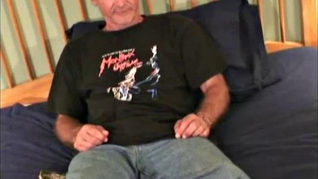 Here is another look at Bobby, who claims to be totally straight. The reality is, he's sort of straight. He seemed to loosen up some, during this session, even stating that he wasn't sure what he wanted.